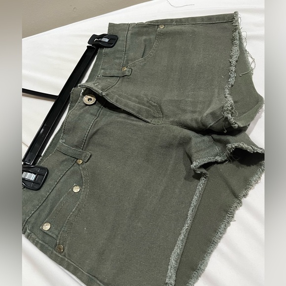 Refuge Shorts - Picture 3 of 6